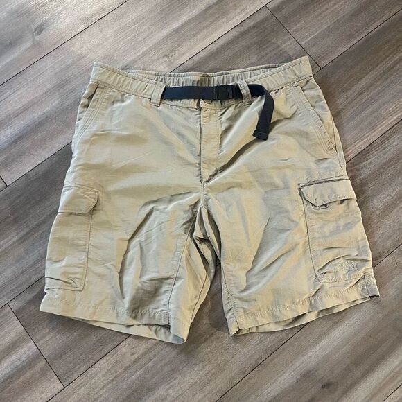 North Face Khaki Athletic‎ Cargo Shorts Men 38 - Picture 1 of 5